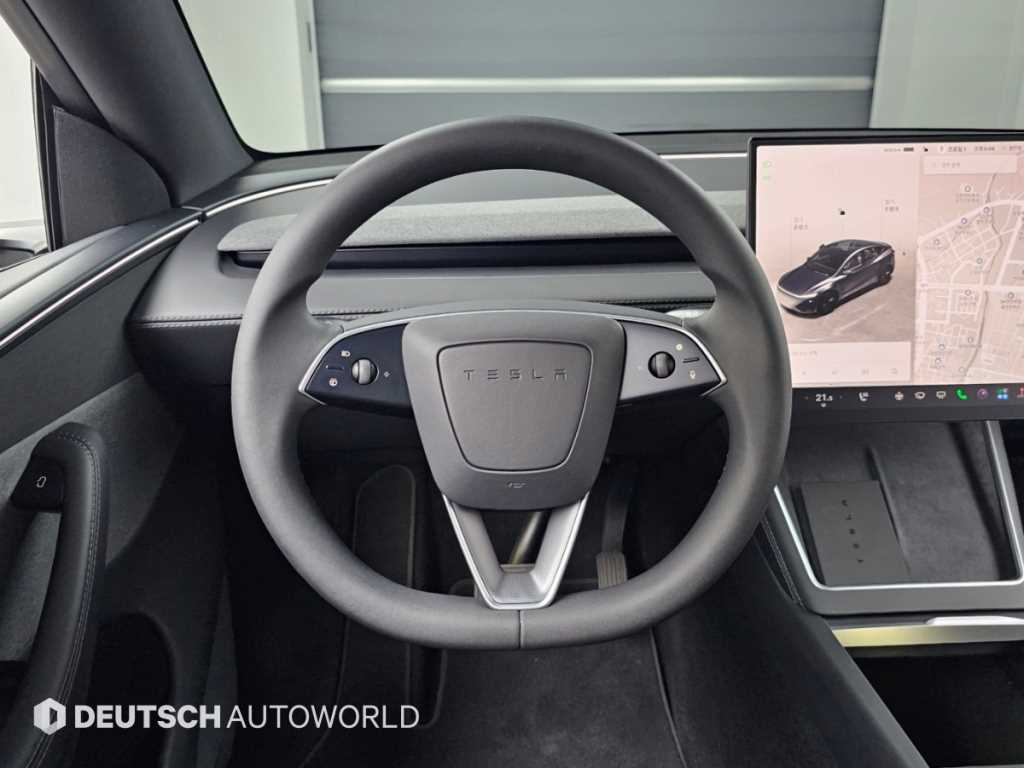 Tesla Model Y — photo 13