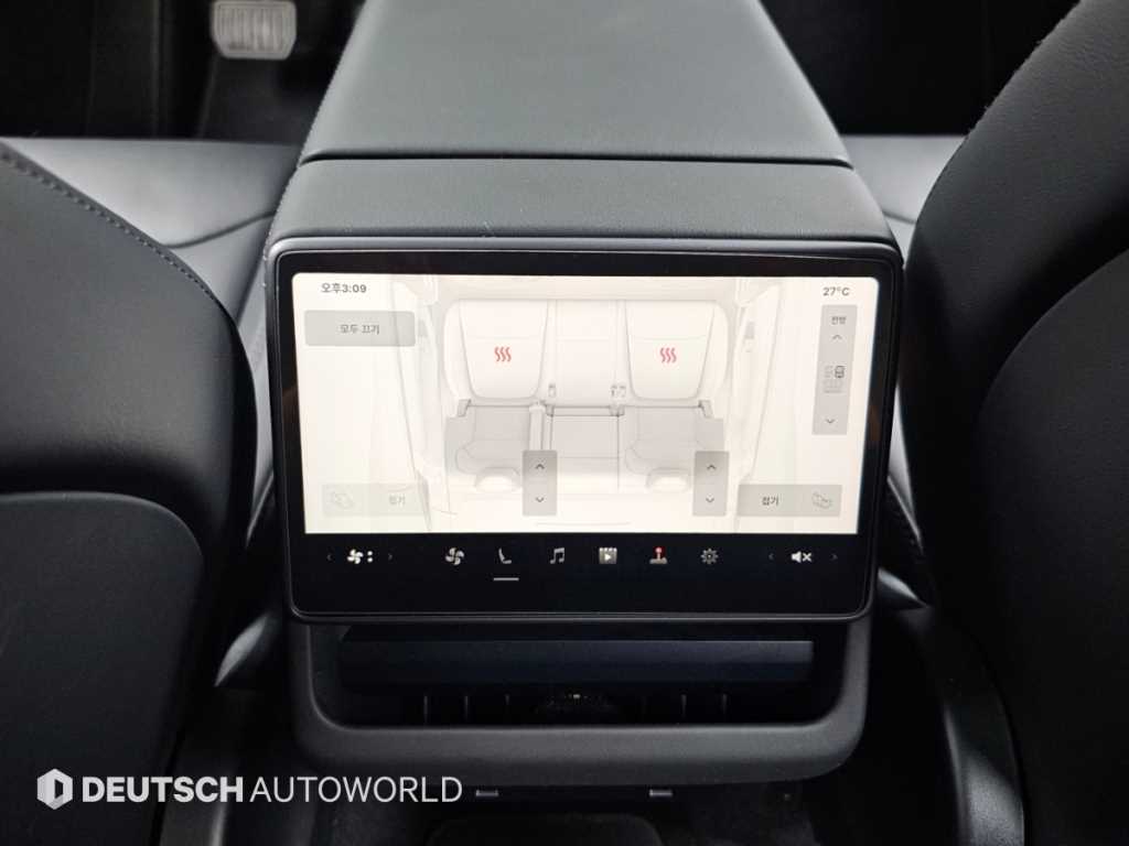 Tesla Model Y — photo 16