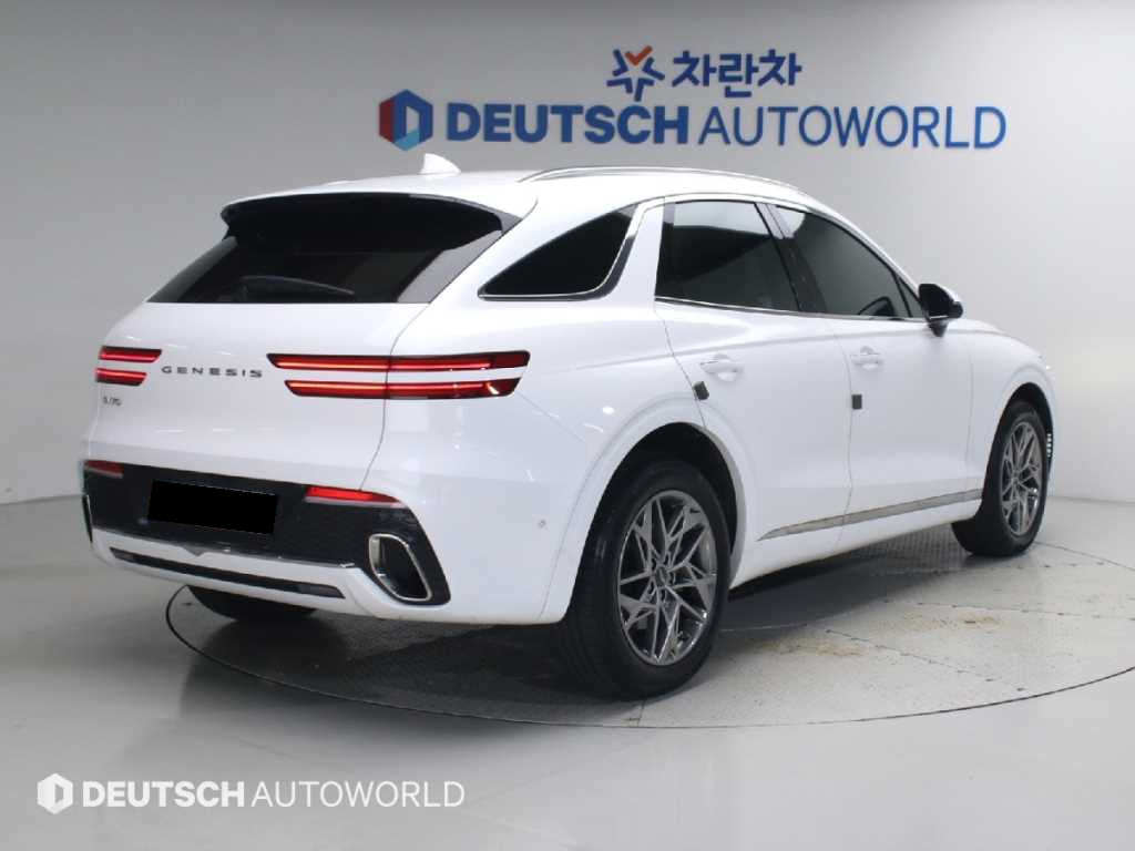 Genesis GV70 — photo 02