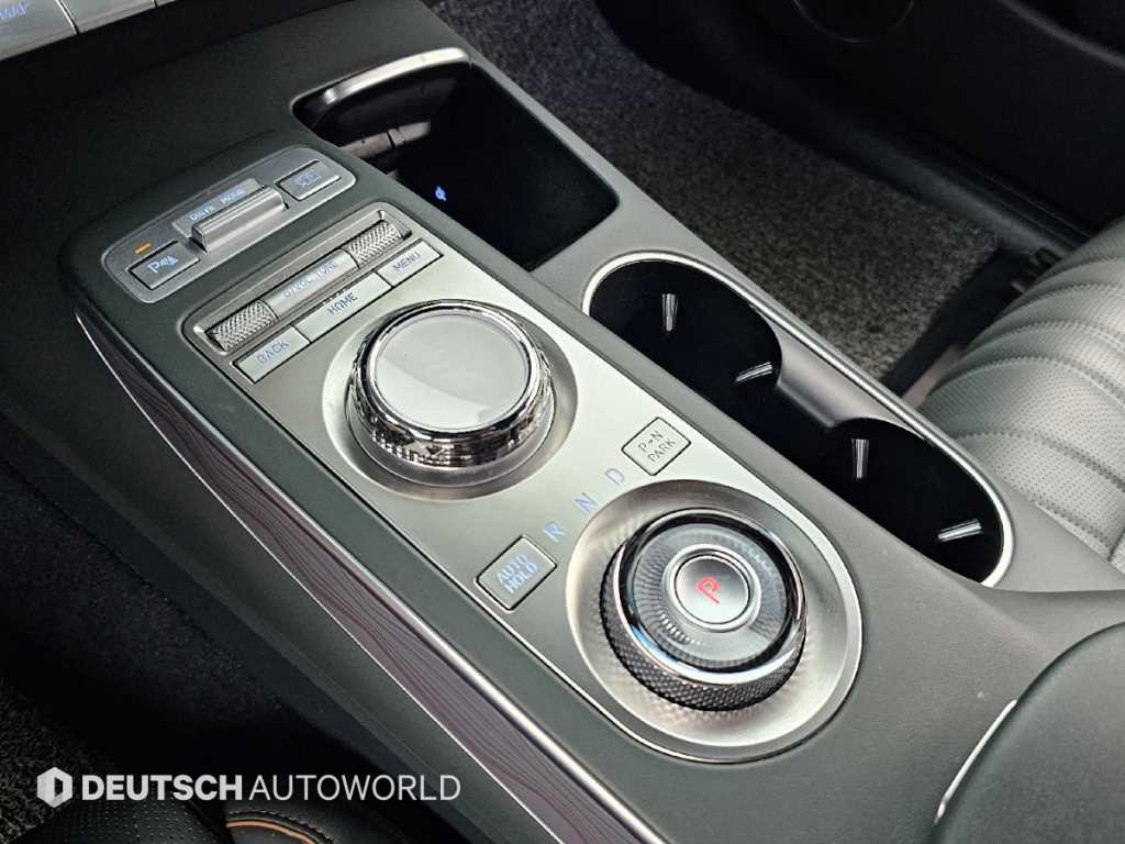 Genesis GV70 — photo 09