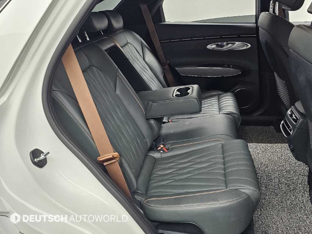 Genesis GV70 — photo 12