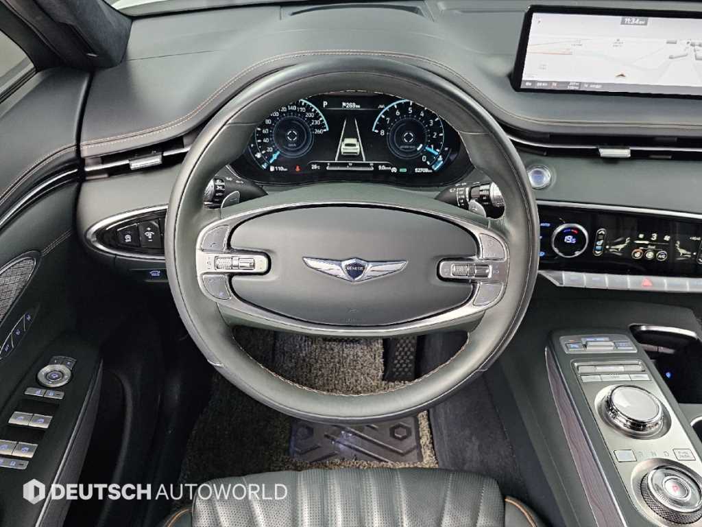 Genesis GV70 — photo 13