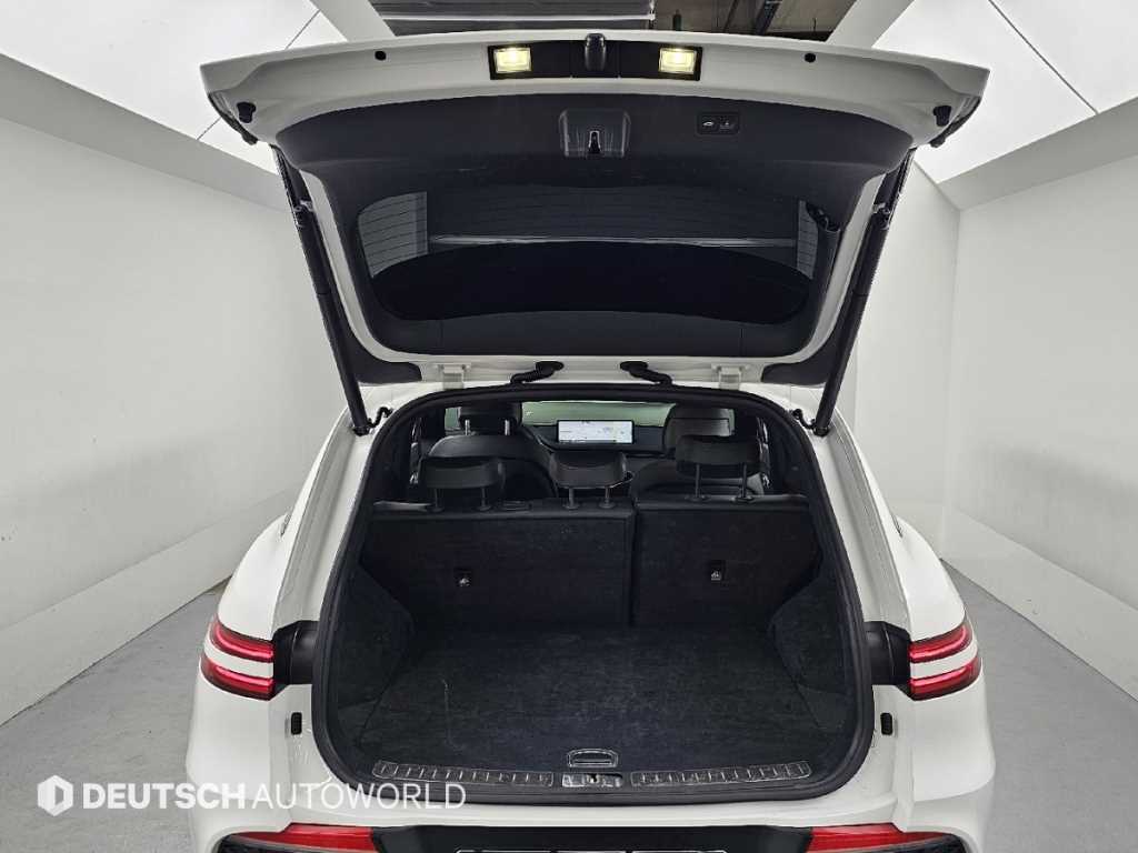 Genesis GV70 — photo 19