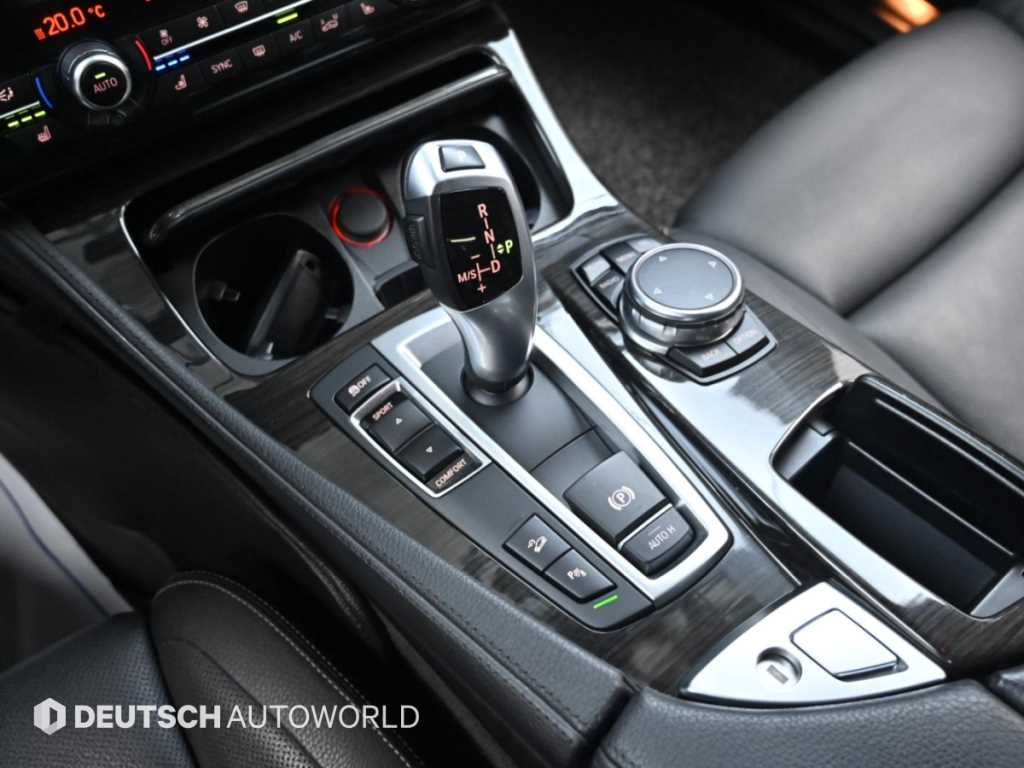 BMW 5-Series — photo 09