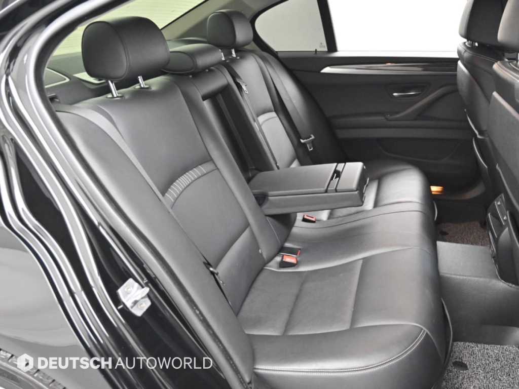BMW 5-Series — photo 12