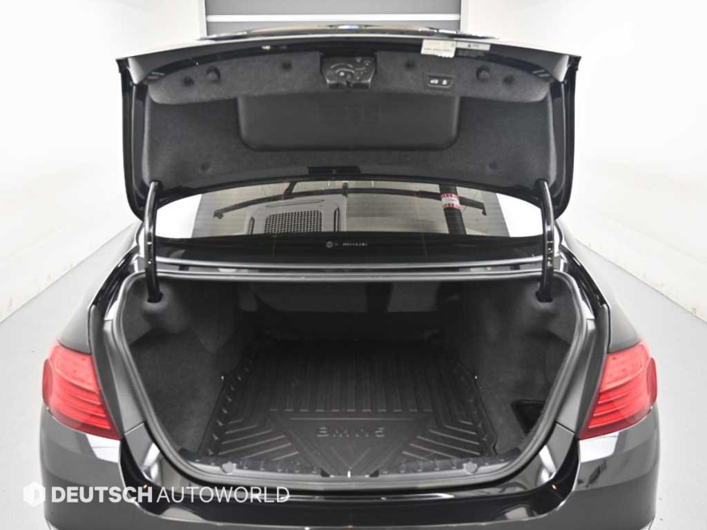 BMW 5-Series — photo 19