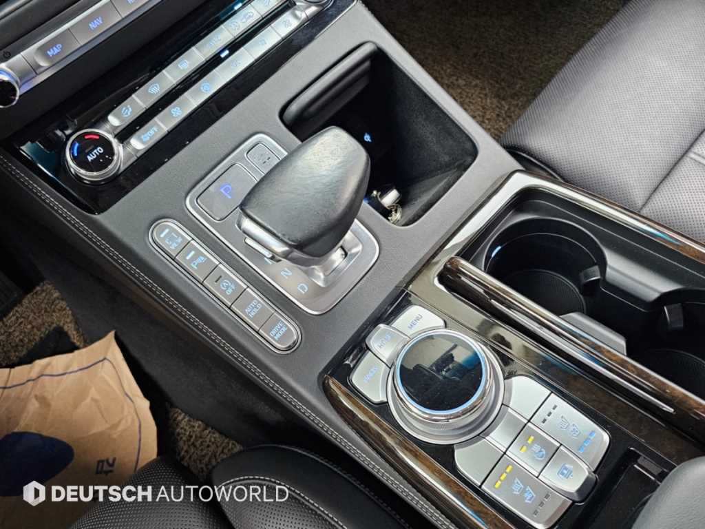 Genesis G90 — photo 09