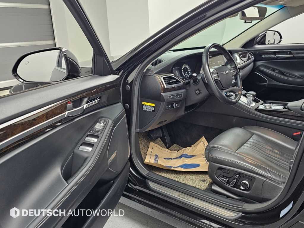 Genesis G90 — photo 11