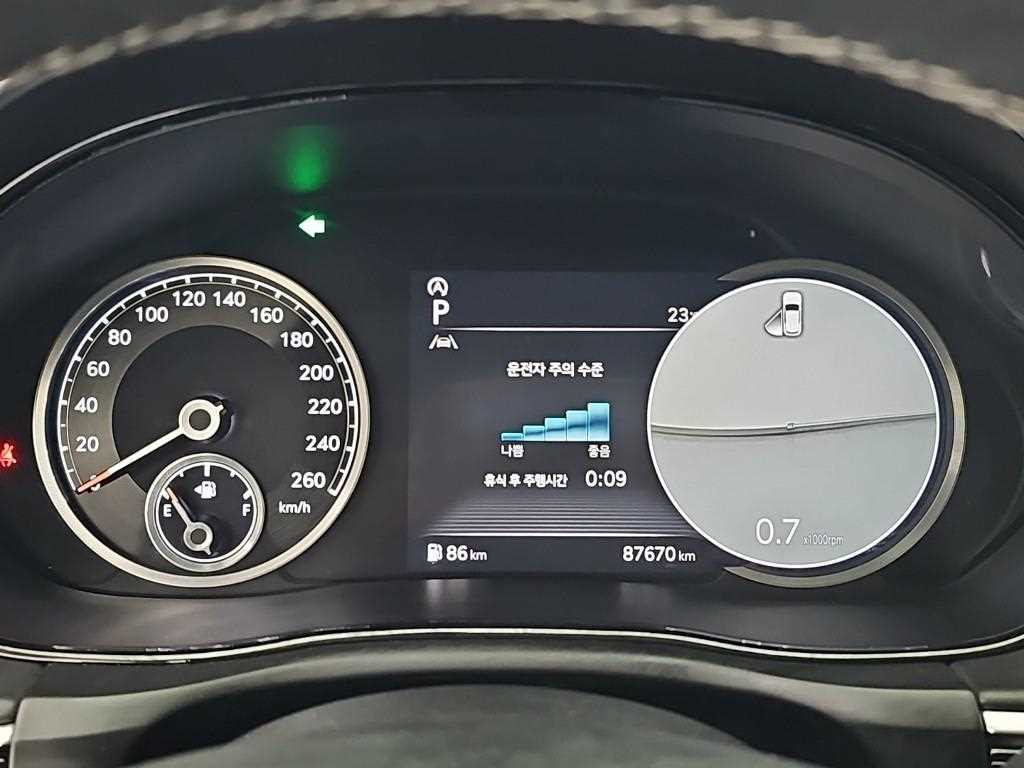 Genesis GV70 — photo 06