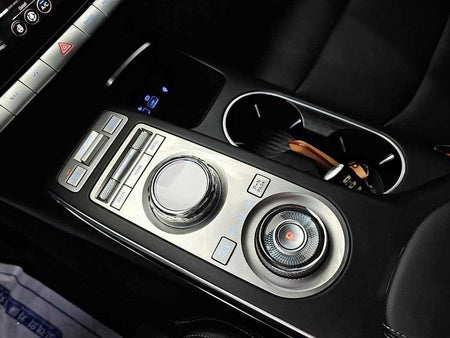 Genesis GV70 — photo 08
