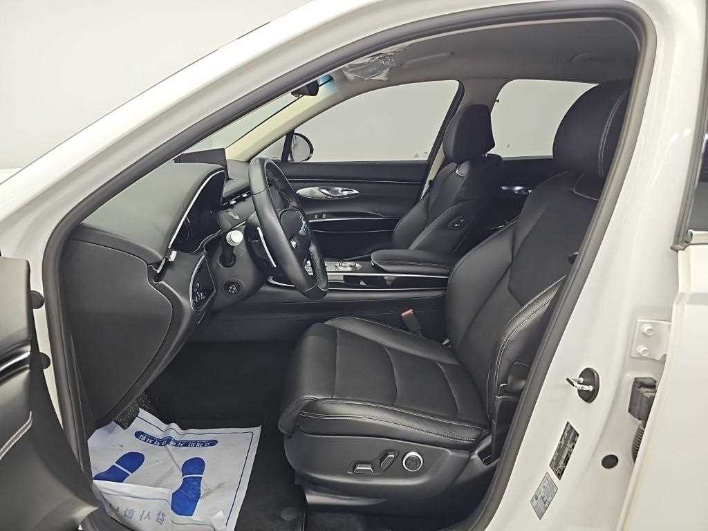 Genesis GV70 — photo 11
