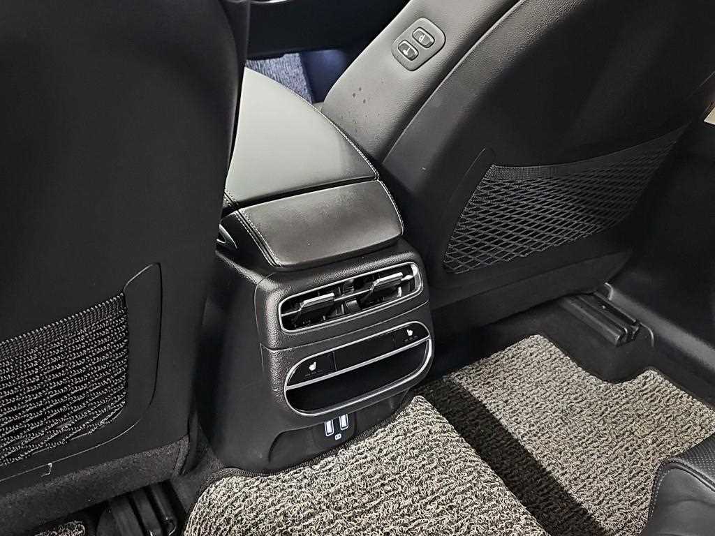 Genesis GV70 — photo 13