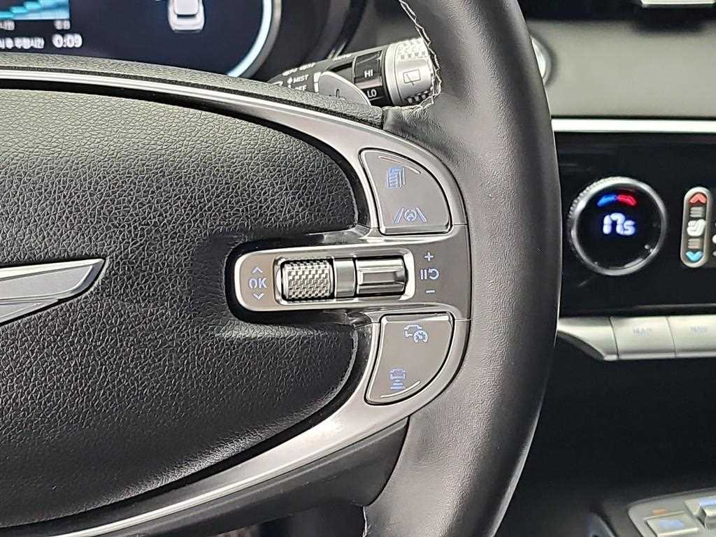 Genesis GV70 — photo 17