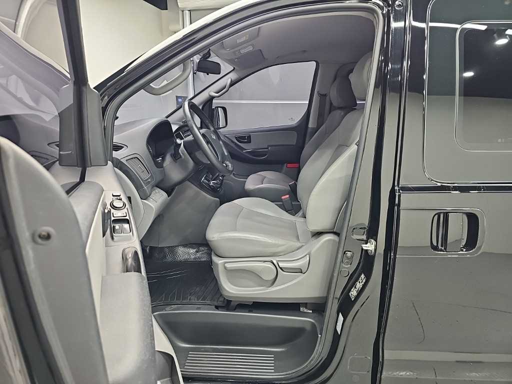 Hyundai Starex — photo 11