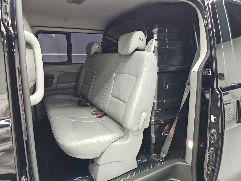 Hyundai Starex — photo 12