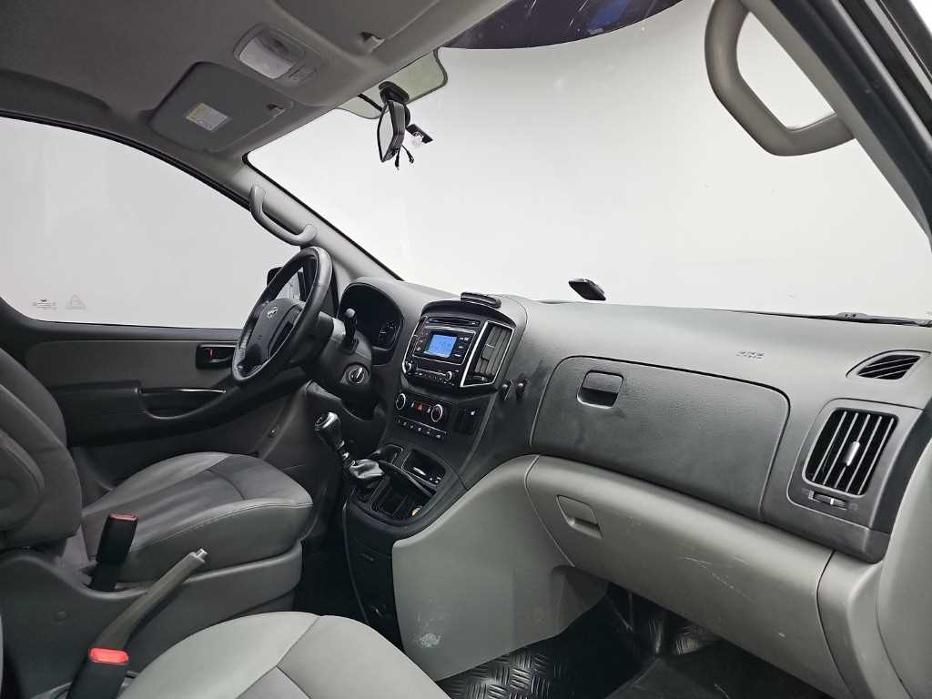 Hyundai Starex — photo 17