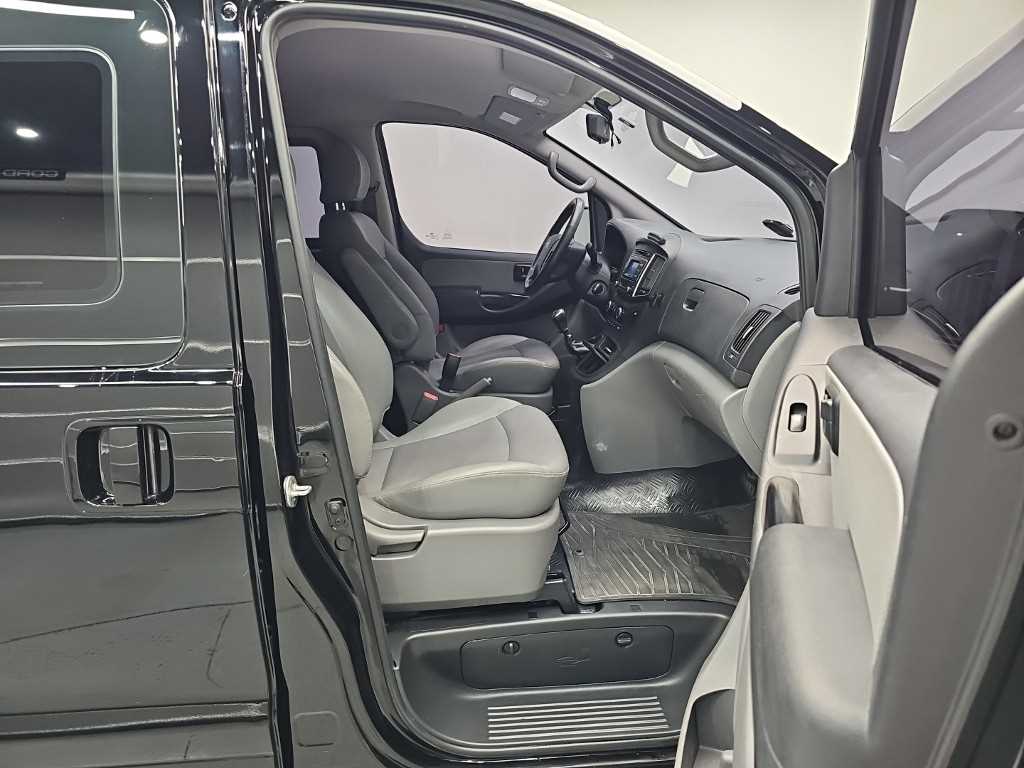 Hyundai Starex — photo 18