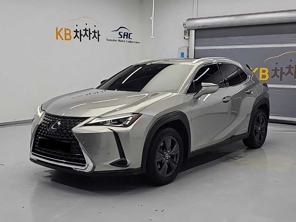 Lexus UX — photo 02