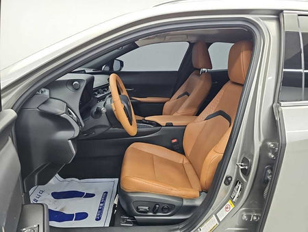 Lexus UX — photo 11