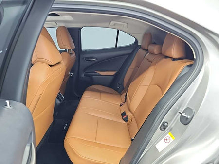 Lexus UX — photo 12
