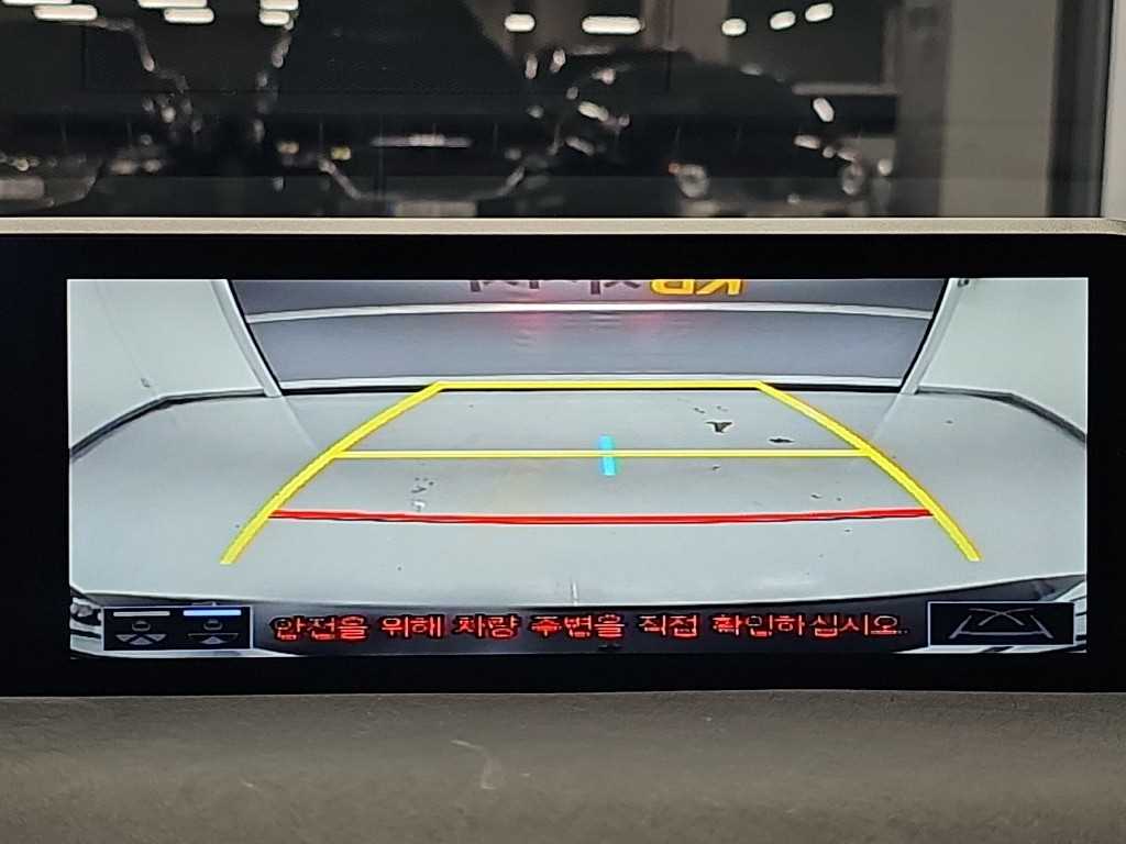 Lexus UX — photo 16
