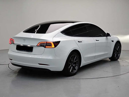 Tesla Model 3 — photo 04