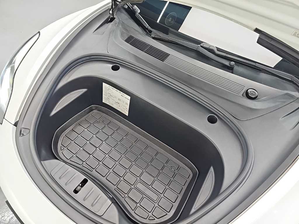 Tesla Model 3 — photo 05