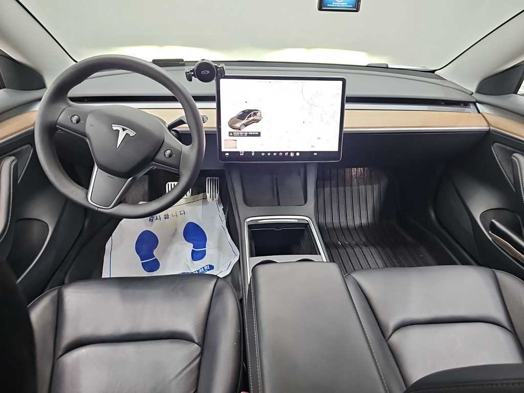 Tesla Model 3 — photo 07