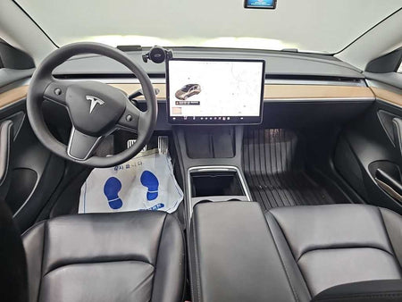 Tesla Model 3 — photo 07