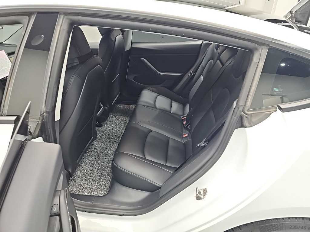 Tesla Model 3 — photo 12