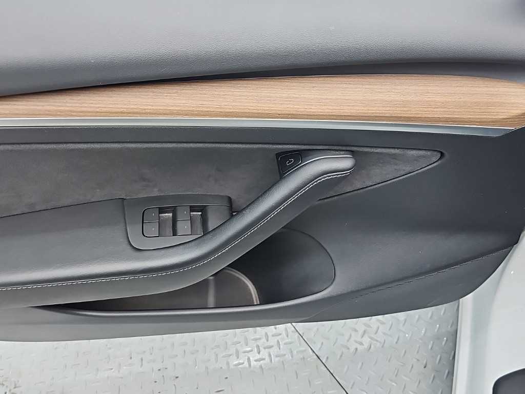 Tesla Model 3 — photo 16