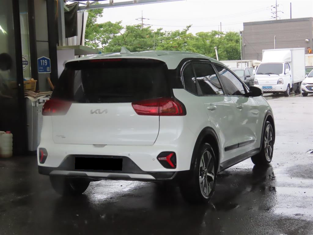 Kia Niro — photo 03