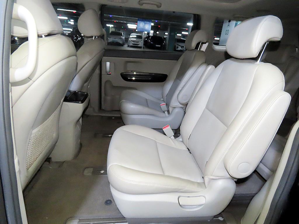 Kia Carnival — photo 07