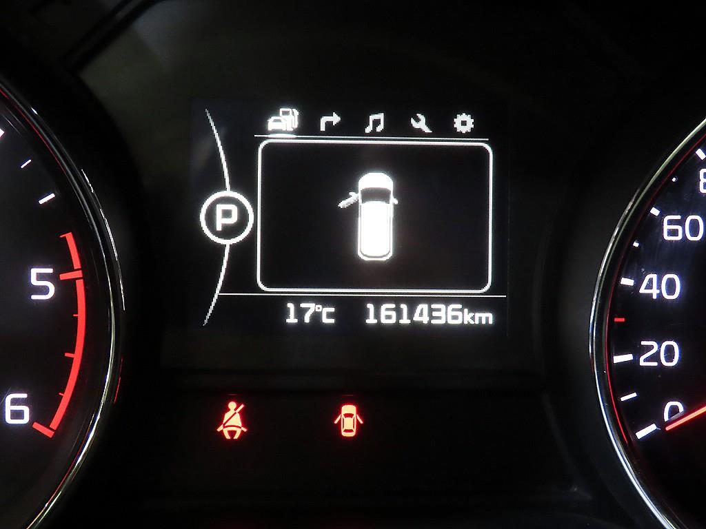 Kia Carnival — photo 09
