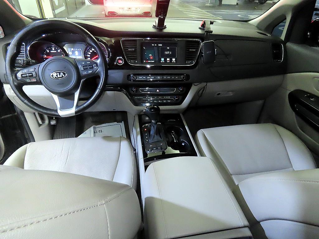 Kia Carnival — photo 10