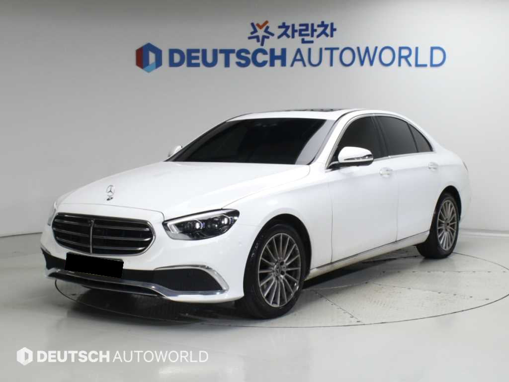 Mercedes-Benz E-Class — photo 01