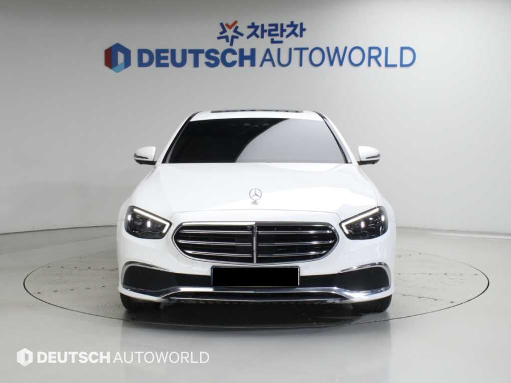 Mercedes-Benz E-Class — photo 03
