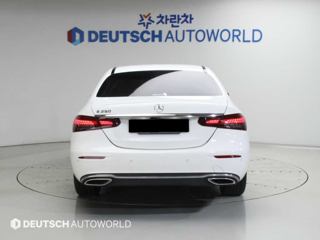 Mercedes-Benz E-Class — photo 04