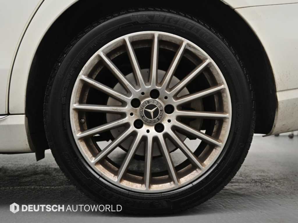 Mercedes-Benz E-Class — photo 05