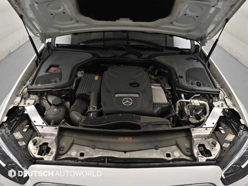 Mercedes-Benz E-Class — photo 06