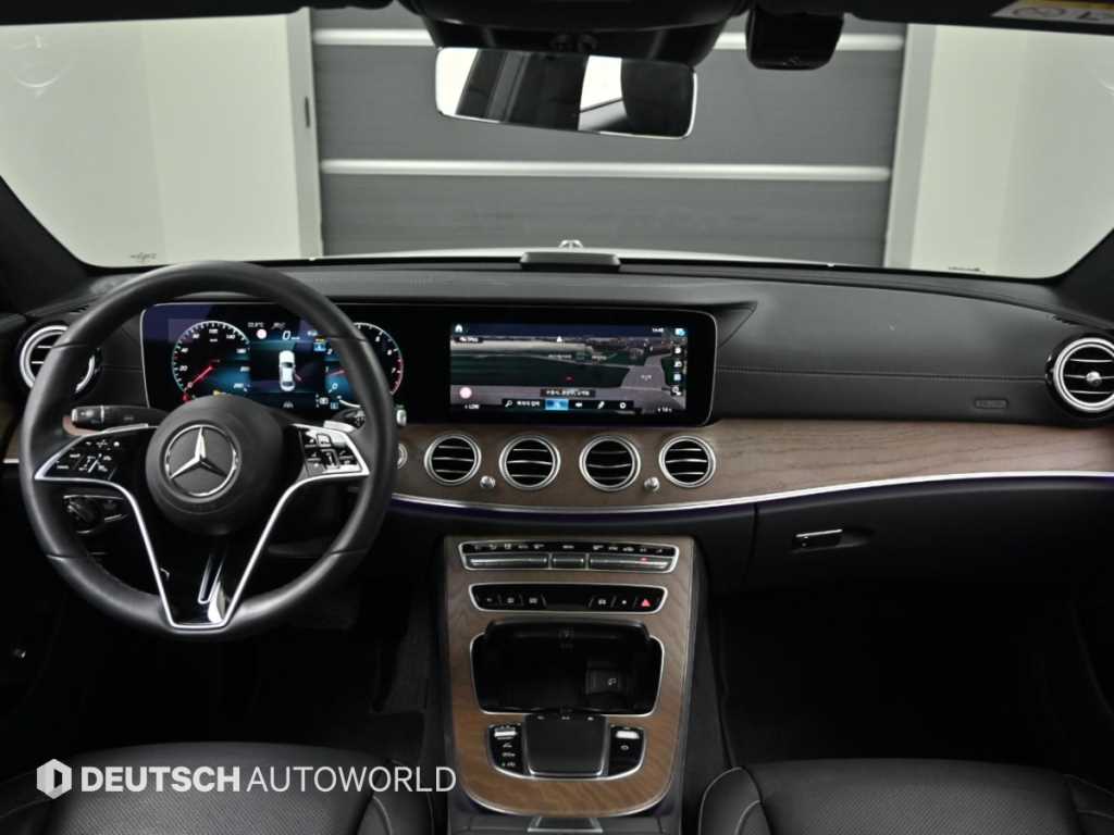 Mercedes-Benz E-Class — photo 07
