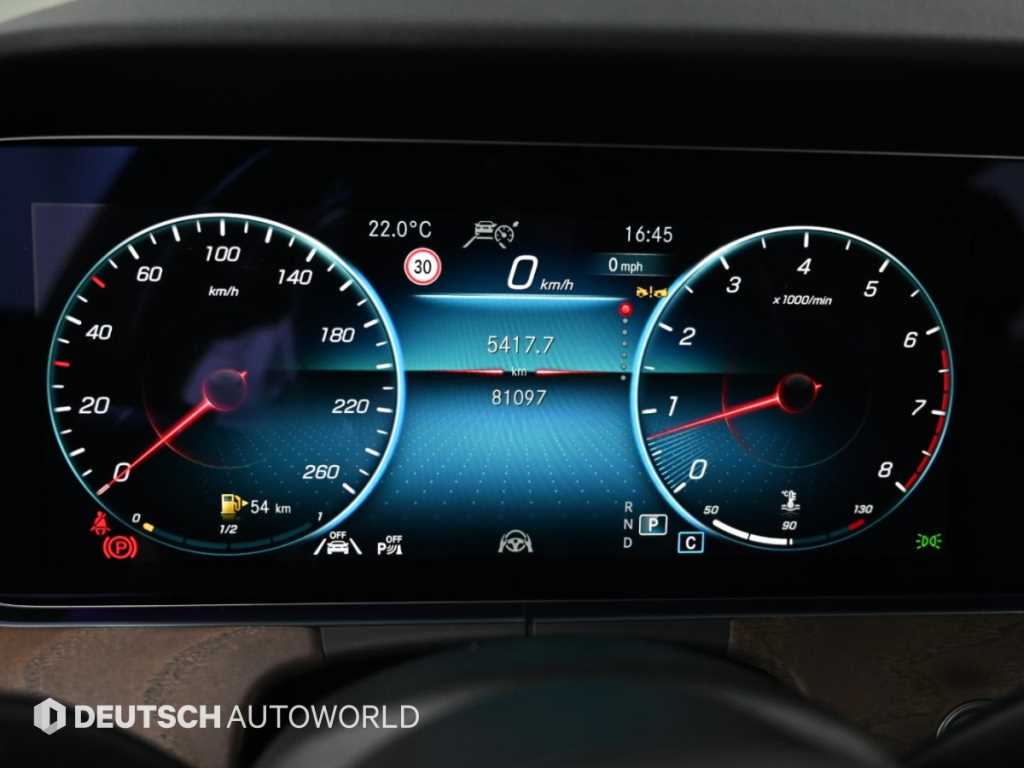Mercedes-Benz E-Class — photo 08