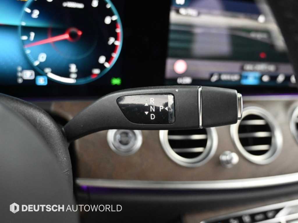 Mercedes-Benz E-Class — photo 09