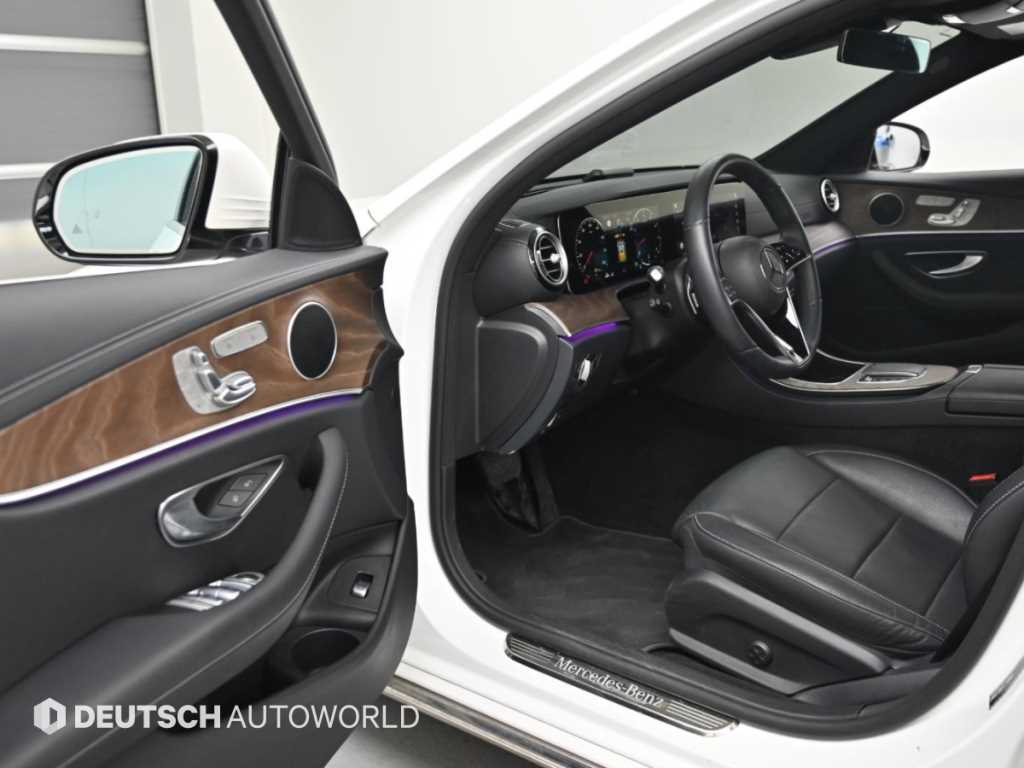 Mercedes-Benz E-Class — photo 11