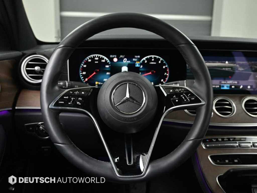 Mercedes-Benz E-Class — photo 13