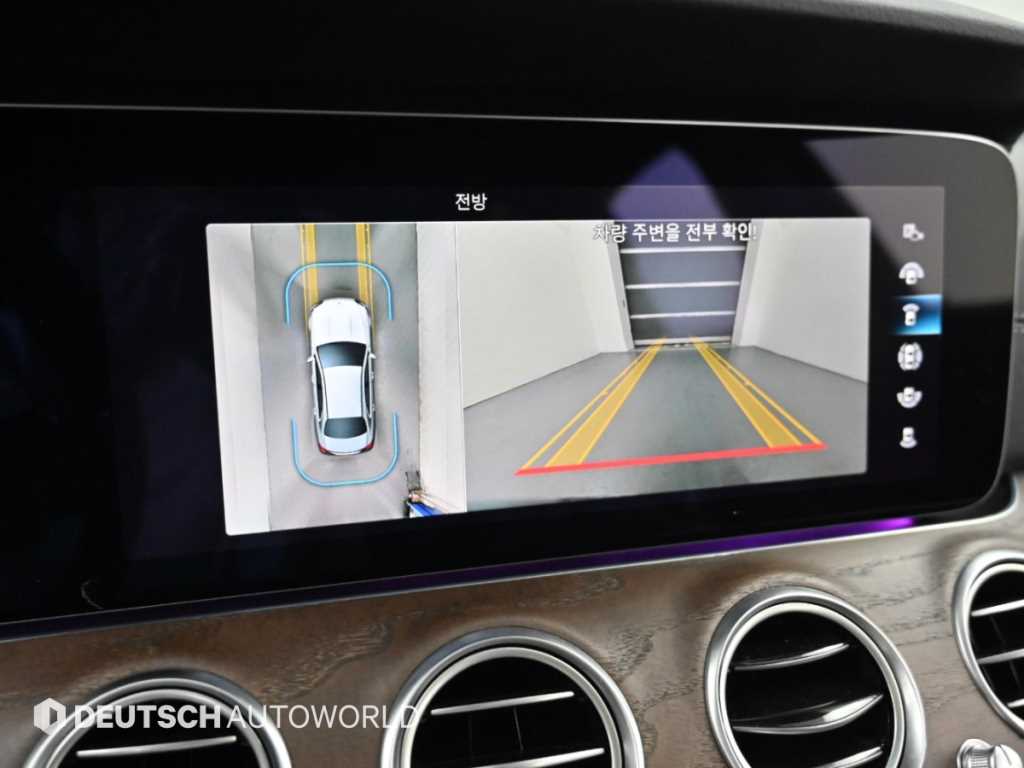 Mercedes-Benz E-Class — photo 15