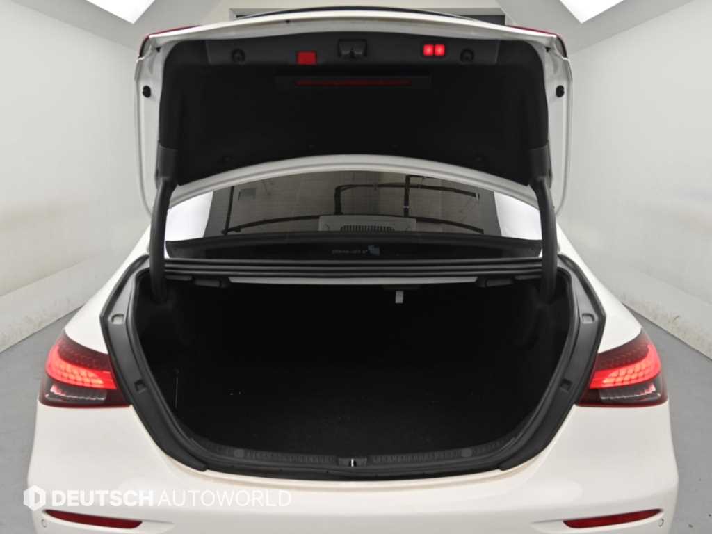Mercedes-Benz E-Class — photo 19