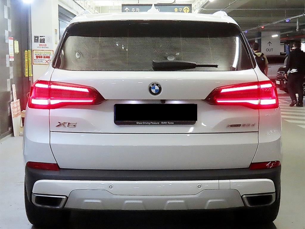 BMW X5 — photo 05