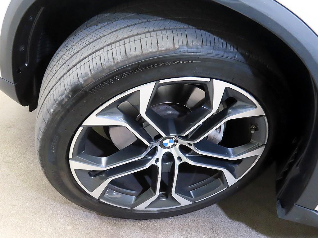 BMW X5 — photo 20