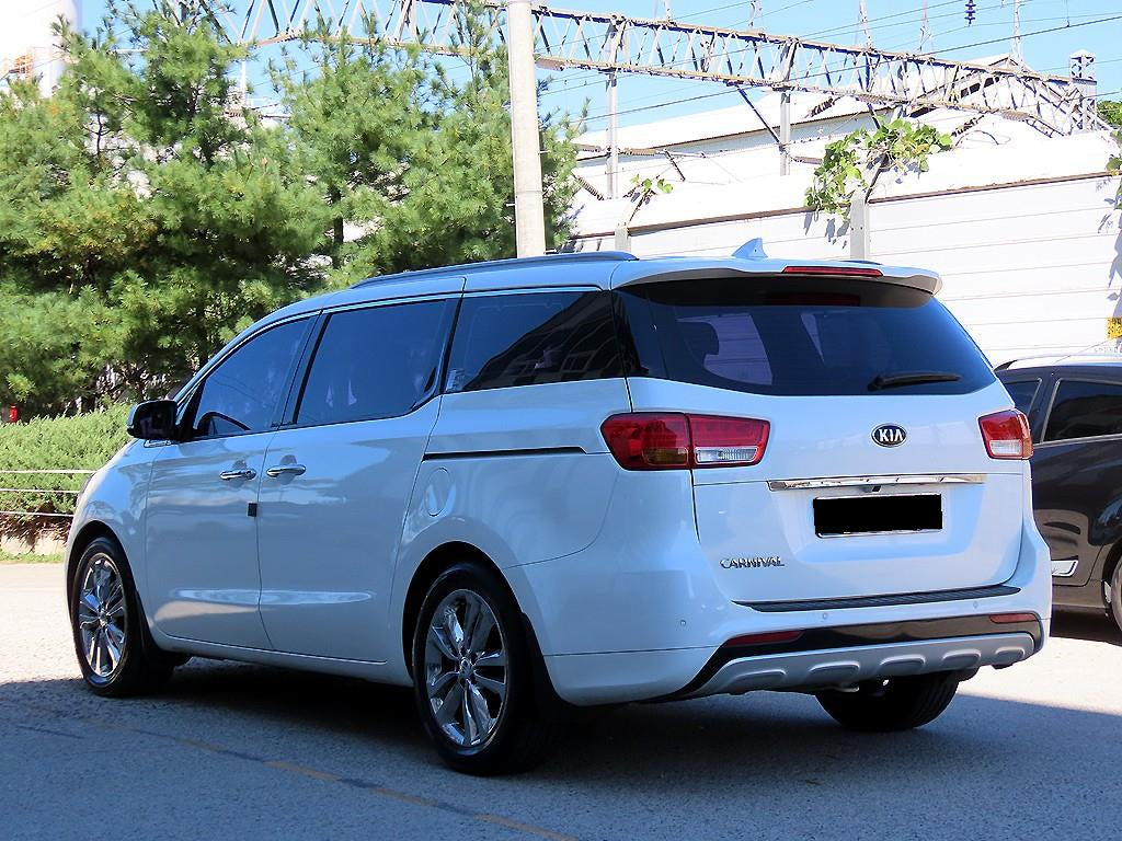 Kia Carnival — photo 03